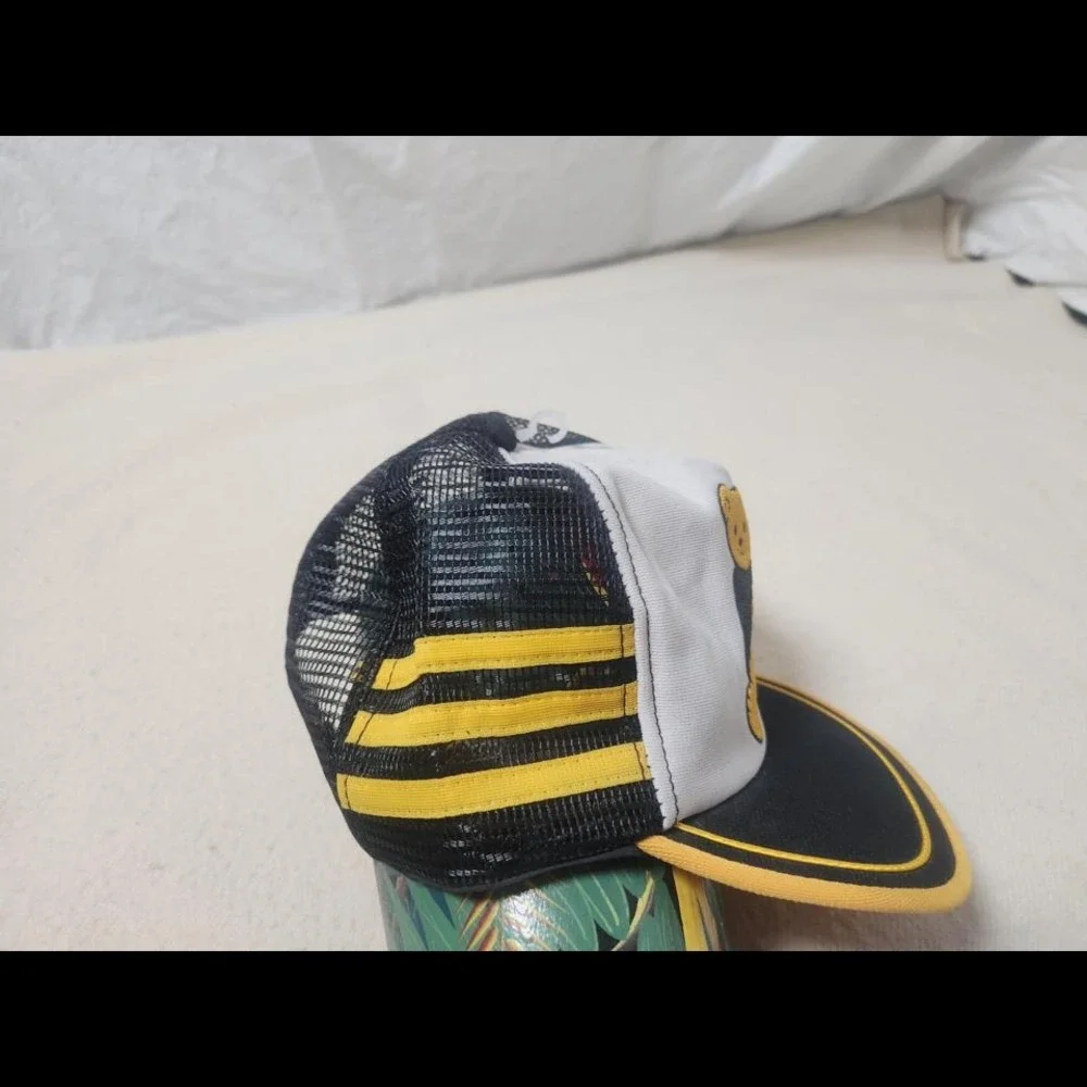 Vtg RARE Iowa Hawkeyes 3 Stripe Trucker Hat‎ SnapBack Yellow Puff Print Bear - Picture 2 of 3